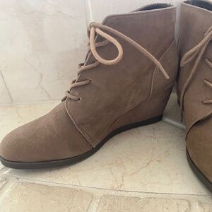 Ladies Madden Girl tan suede wedge boots size 7.5